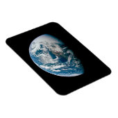 アポロ13号の探査機から取り出された地球。 マグネット (右側)