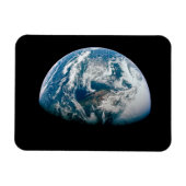 アポロ13号の探査機から取り出された地球。 マグネット (横)