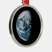 アポロ13号の探査機から取り出された地球。 メタルオーナメント (右)