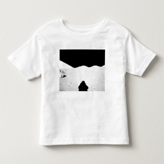 アポロ17組み立てパノラマ2 トドラーTシャツ (正面)