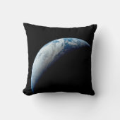 アポロ4ミッションから取り出された三日月地球。 クッション (正面)