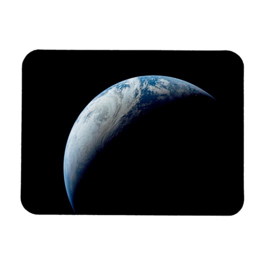 アポロ4ミッションから取り出された三日月地球。 マグネット (横)