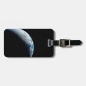 アポロ4ミッションから取り出された三日月地球。 ラゲッジタグ (正面横)