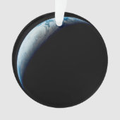 アポロ4ミッションから取り出された三日月地球。2 オーナメント (正面)