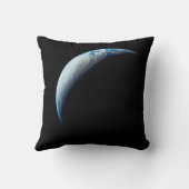 アポロ4ミッションから取り出された三日月地球。2 クッション (裏面)