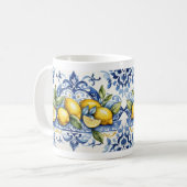 アマイタリアンルフィの青い白いタイルとレモン コーヒーマグカップ (正面左)