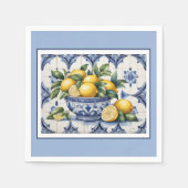 アマイタリアンルフィの青い白いタイルのレモンのボウル スタンダードカクテルナプキン (正面)