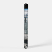 アマゾンの上の嵐の空 iPhone 15ケース (右側面)
