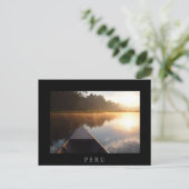 アマゾンの黒い葉書の川の上のボート ポストカード (スタンド正面)