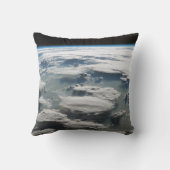 アマゾン上空の嵐のような空 クッション (裏面)