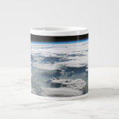 アマゾン上空の嵐のような空 ジャンボコーヒーマグカップ (正面)