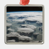 アマゾン上空の嵐のような空 メタルオーナメント (正面)