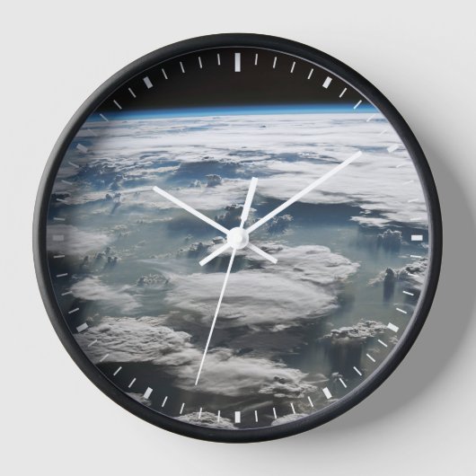 アマゾン上空の嵐のような空 壁時計 (正面)