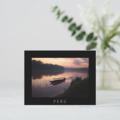 アマゾン熱帯雨林の川にボートの黒はがき ポストカード (スタンド正面)