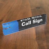 アマチュア無線呼出符号とアンテナブラックbg デスクネームプレート (側面)