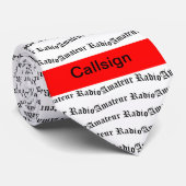 アマチュア・ラジオと赤のコールサイン ネクタイ (ロール)