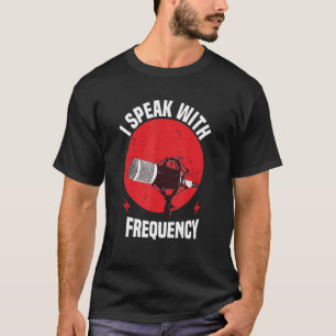 アマチ話ア無線Ope用の周波数モチーフを持つ Tシャツ