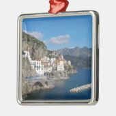 アマルフィの海岸のAtraniの遠い眺め メタルオーナメント (左)