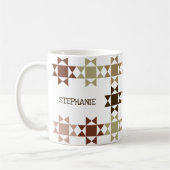 アミッシュキルトニュートラルパーソナライズされたカラー コーヒーマグカップ (左)