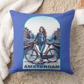 アムステルダムの女の子、自転車でブリッジ クッション (ブランケット)