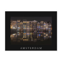 アムステルダムの家は夜にカラフル灯がついている