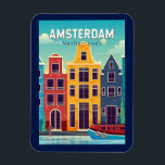 アムステルダムオランダカラフルハウストラベルレトロ マグネット<br><div class="desc">アムステルダムのレトロベクトル旅行デザインエンブレムスタイル。伝統、手の込んだ運河芸術的システム、切妻造りのファサード付きの狭い住宅、17世紀の黄金時代の遺産で知られている。</div>