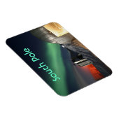 アムンセン – スコット南極駅、サザンライト マグネット (右側)