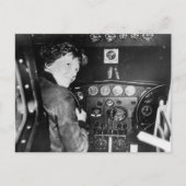 アメリア・エアハート ブラック＆ホワイト写真 航空 ヴィンテージ ポストカード (正面)