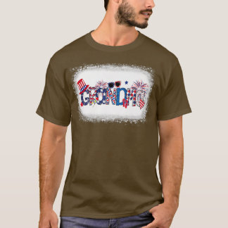 アメリカおばあちゃんビーチサンダルと花火おばあちゃん4 Tシャツ