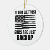 アメリカが銃を持ち直したばかりだと信じている セラミックオーナメント (左)