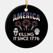 アメリカが1776年の愛国的なホラーUSA以来、それを殺している セラミックオーナメント (正面)