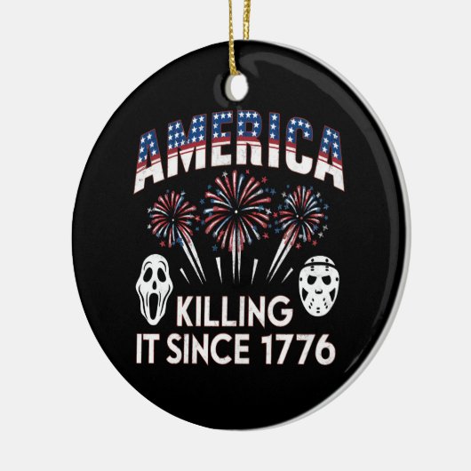 アメリカが1776年の愛国的なホラーUSA以来、それを殺している セラミックオーナメント (左)