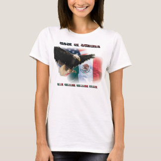 アメリカでなされる女性のタンクトップ Tシャツ