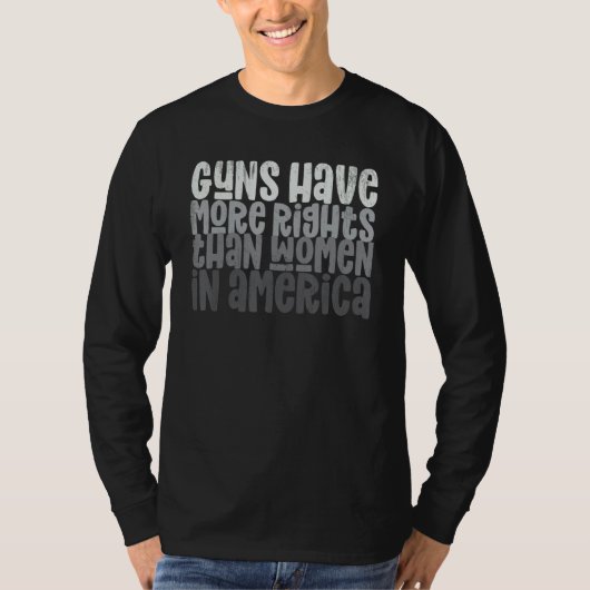 アメリカでは女性より銃の方が権利がある 6 Tシャツ (正面)