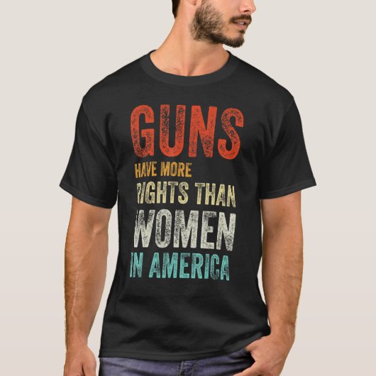 アメリカでは銃は女性よりも権利が高い2 Tシャツ (正面)