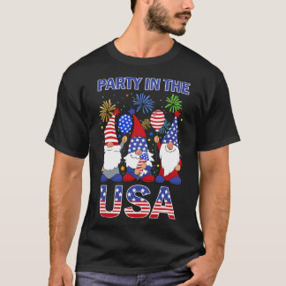 アメリカでパーティー 愛国的なノームの旗 7月4日 子供 Tシャツ
