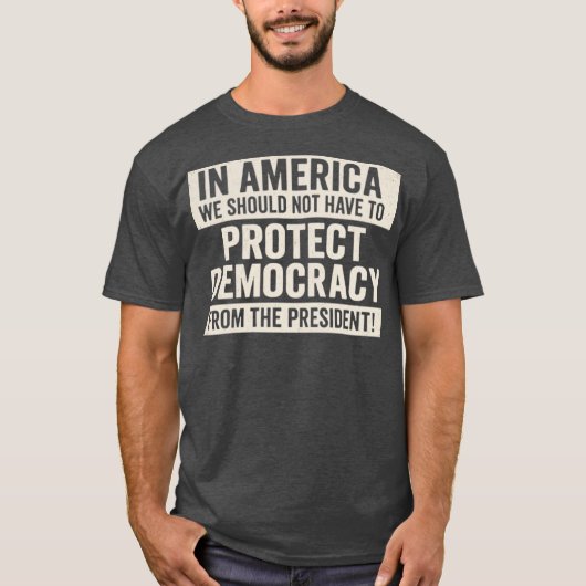 アメリカで民主主義を守る必要があるべきではない Tシャツ (正面)