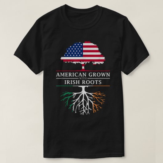 アメリカで育ち、アイリッシュルーツ - アイルランド Tシャツ (デザイン正面)