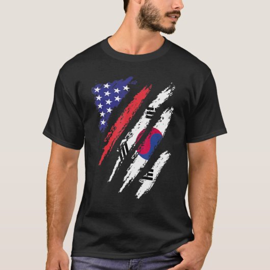 アメリカで育まれた韓国の星条旗 USA愛国者遺産 Tシャツ (正面)