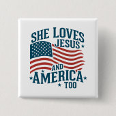 アメリカとイエスを愛し続ける彼女の国旗4日 缶バッジ (正面)