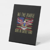 アメリカに王はいない。私たち人民が王に仕えることはない 台座サイン (正面)