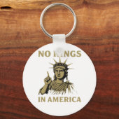 アメリカに王様はいらない No Kings Day Protest の Statue キーホルダー (正面)