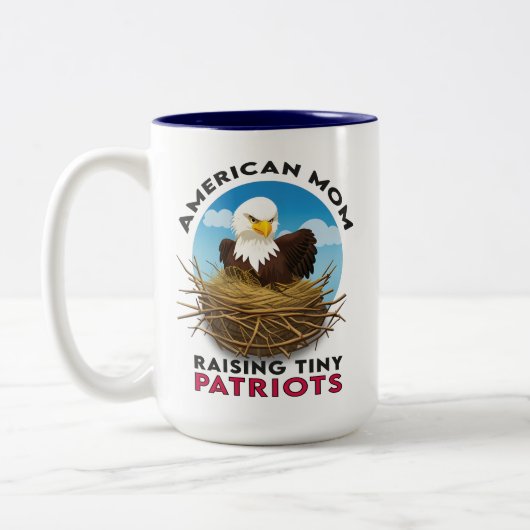 アメリカのアメリカの激しいアメリカの愛国的なハゲの巣 ツートーンマグカップ (左)