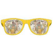 アメリカのインド人女性が森の滝で弓の矢 レトロサングラス (正面)