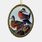アメリカのウィドジョンは岩の上でアヒルをする セラミックオーナメント (右)