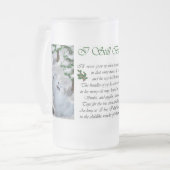 アメリカのエスキモー犬のクリスマスプレゼント フロストグラスビールジョッキ (正面左)