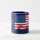 アメリカのキリスト教徒を祝福する愛国神 ツートーンマグカップ (中央)
