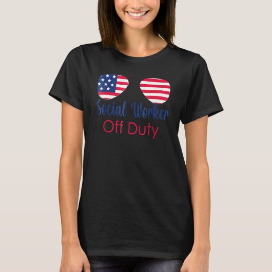 アメリカのソーシャルワーカーの最終出勤日 学校の最後の日 Tシャツ (正面)