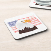 アメリカのハゲのワシと国旗 – 透明な白。 コースター (左側)