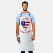 アメリカのハート型国旗 赤 カスタマイズ エプロン (着用した状態)